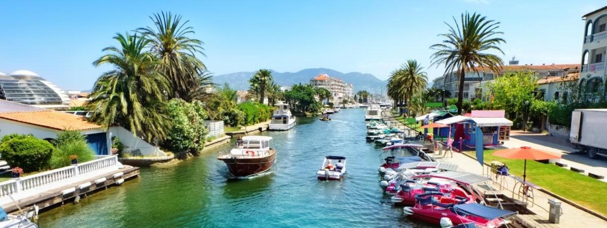 Vistas Frontales Al Mar Apartment Empuriabrava Exterior photo